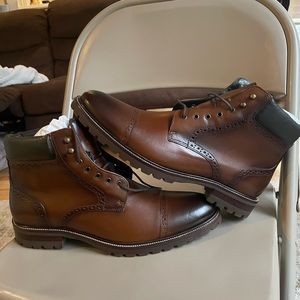 Dark brown boot